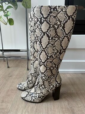 ✨ Kenneth Cole New York Snake Print Knee-High Boots – Size 7.5 ✨